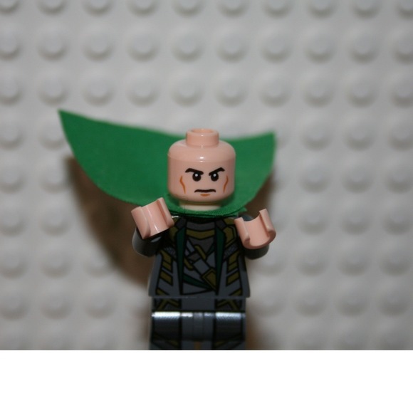 LEGO Loki Minifigure sh033a Marvel Avengers Gray Suit Green Cape Gold Scepter - Picture 7 of 8